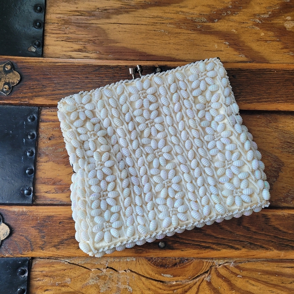 Vintage White Shell/Beaded Small Purse
